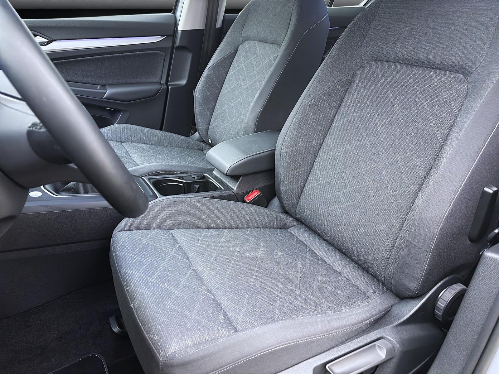 Volkswagen Golf 8 1.5 TSI Life Navi LED Sitzhzg PDC ACC TravelAssist
