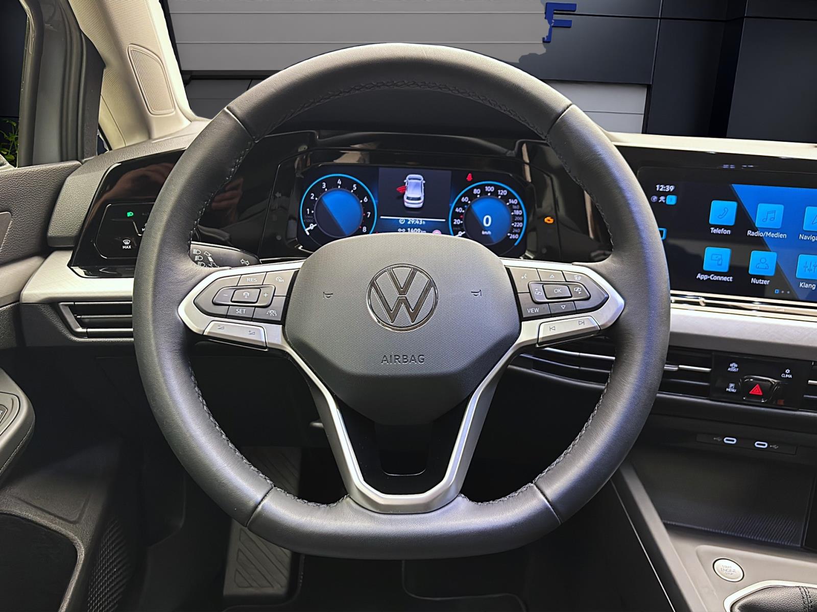 Volkswagen Golf 8 1.5 TSI Life Navi LED Sitzhzg PDC ACC TravelAssist