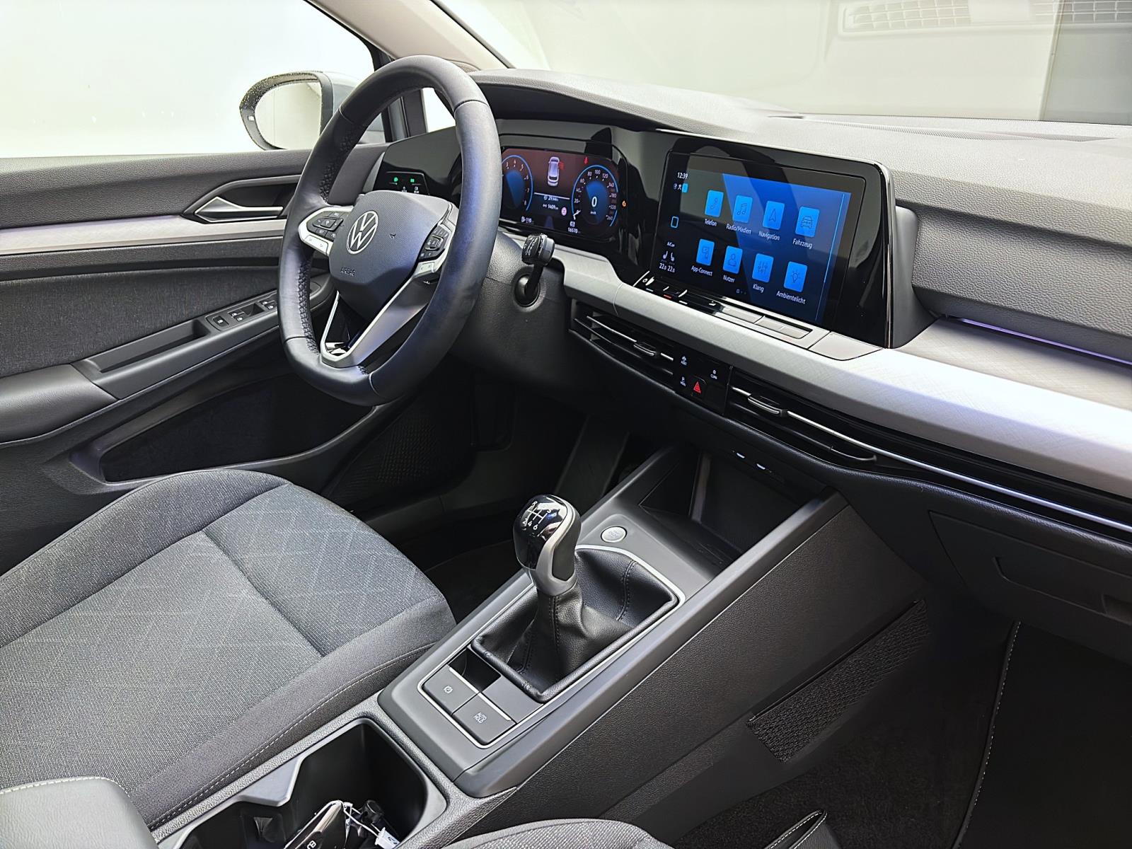 Volkswagen Golf 8 1.5 TSI Life Navi LED Sitzhzg PDC ACC TravelAssist