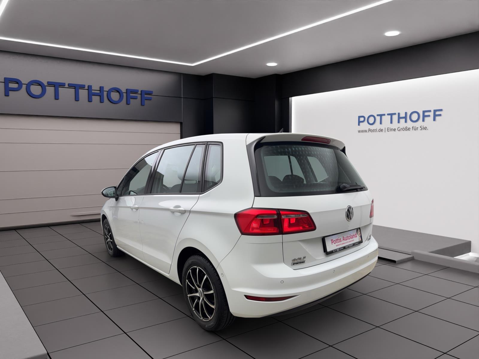 Volkswagen Golf Sportsvan 1.2 TSI Comfortline Pano ParkAssist Winter Klima