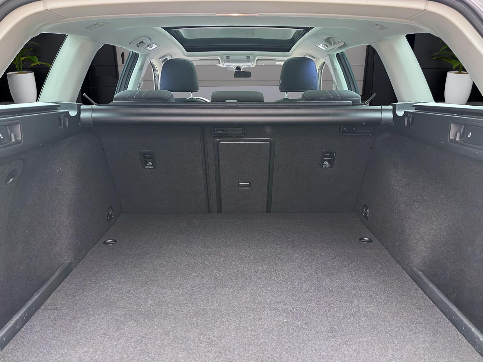 Volkswagen Golf Variant 7 VII 2.0 TDI Alltrack 4Motion Pano AHK PDC BiXenon Winter Tempo