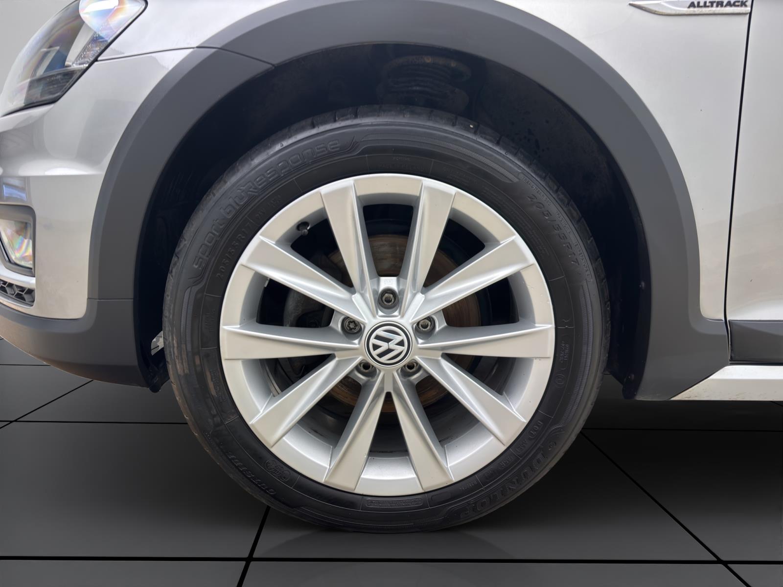 Volkswagen Golf Variant 7 VII 2.0 TDI Alltrack 4Motion Pano AHK PDC BiXenon Winter Tempo