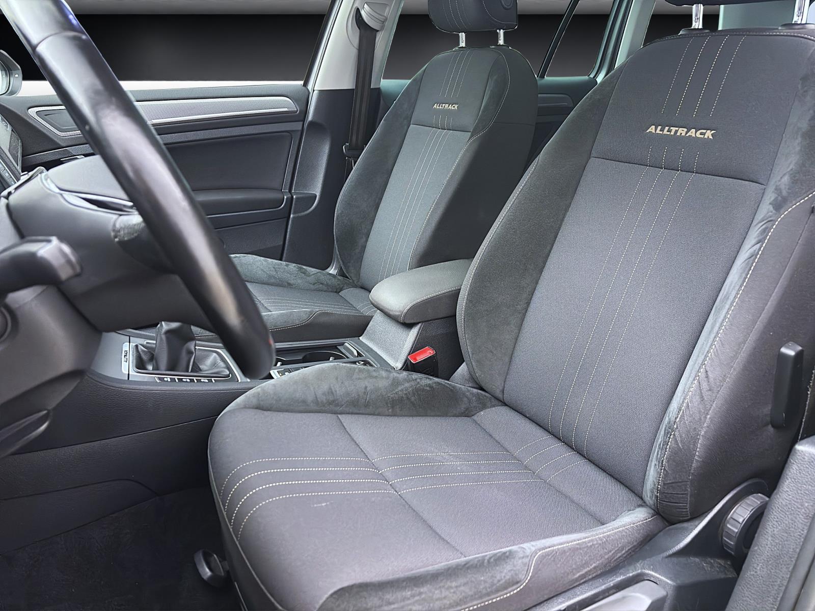 Volkswagen Golf Variant 7 VII 2.0 TDI Alltrack 4Motion Pano AHK PDC BiXenon Winter Tempo
