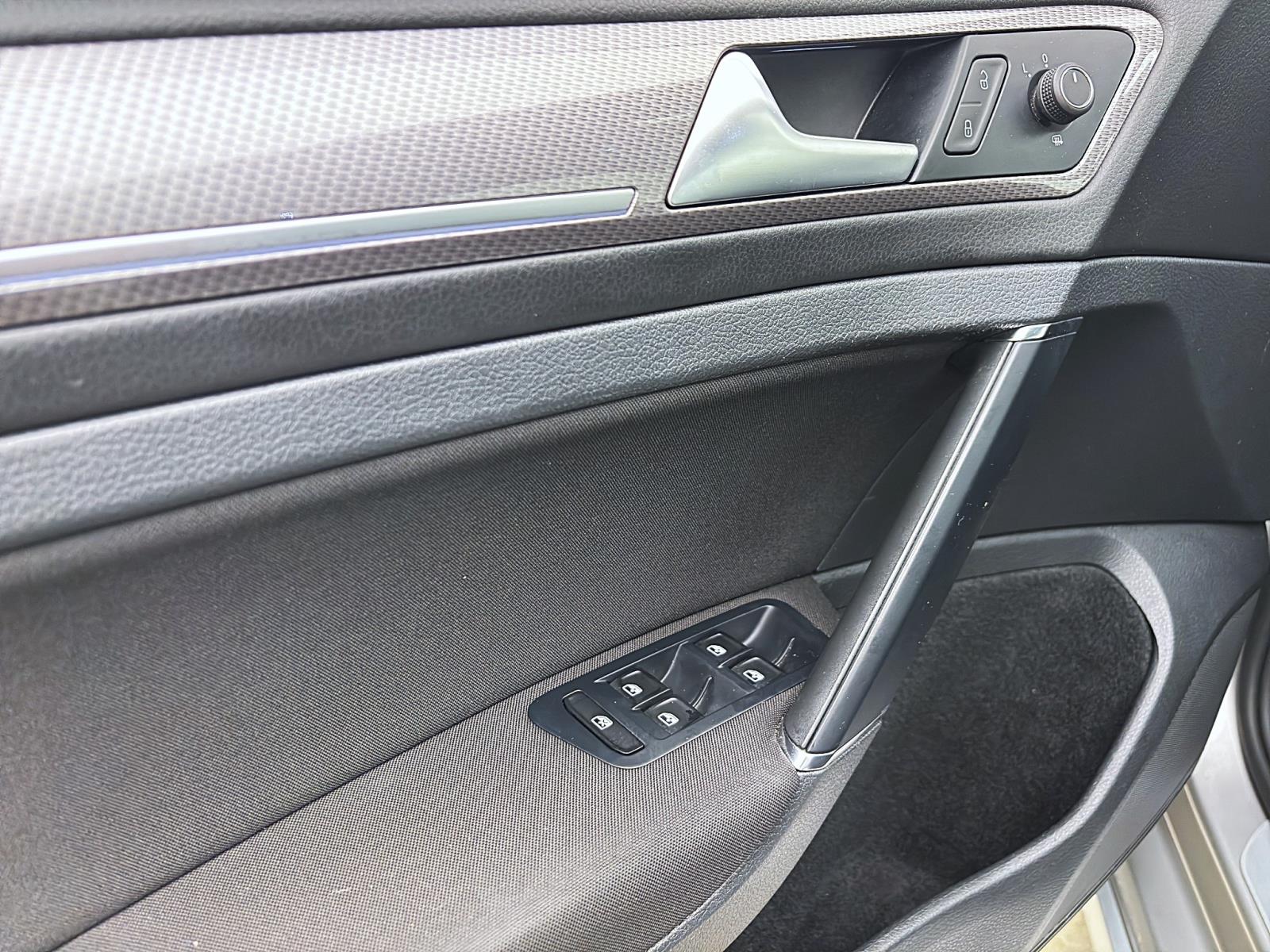Volkswagen Golf Variant 7 VII 2.0 TDI Alltrack 4Motion Pano AHK PDC BiXenon Winter Tempo