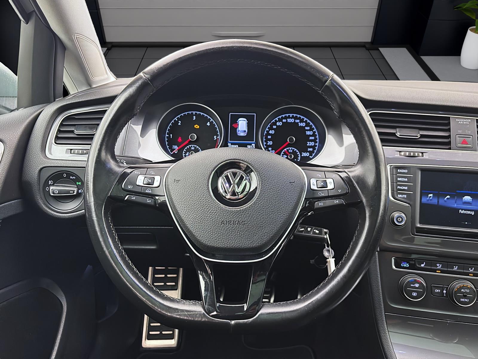 Volkswagen Golf Variant 7 VII 2.0 TDI Alltrack 4Motion Pano AHK PDC BiXenon Winter Tempo