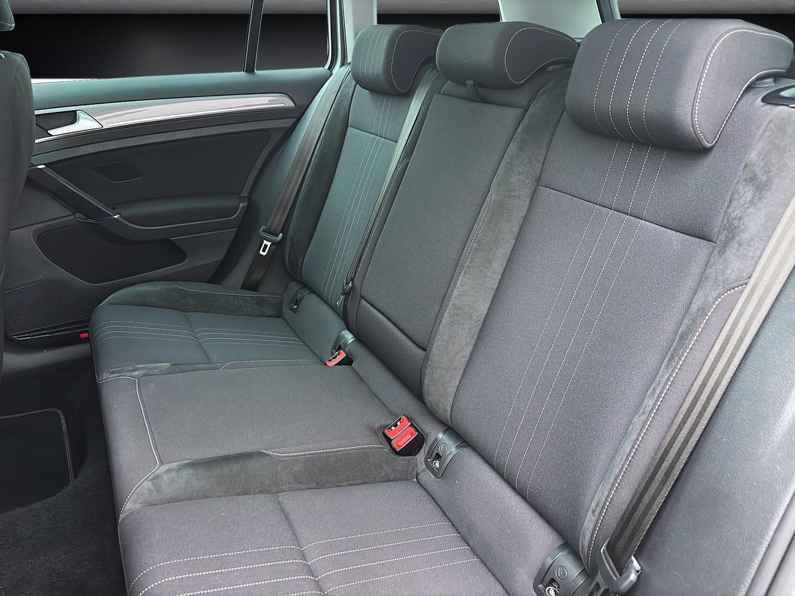 Volkswagen Golf Variant 7 VII 2.0 TDI Alltrack 4Motion Pano AHK PDC BiXenon Winter Tempo