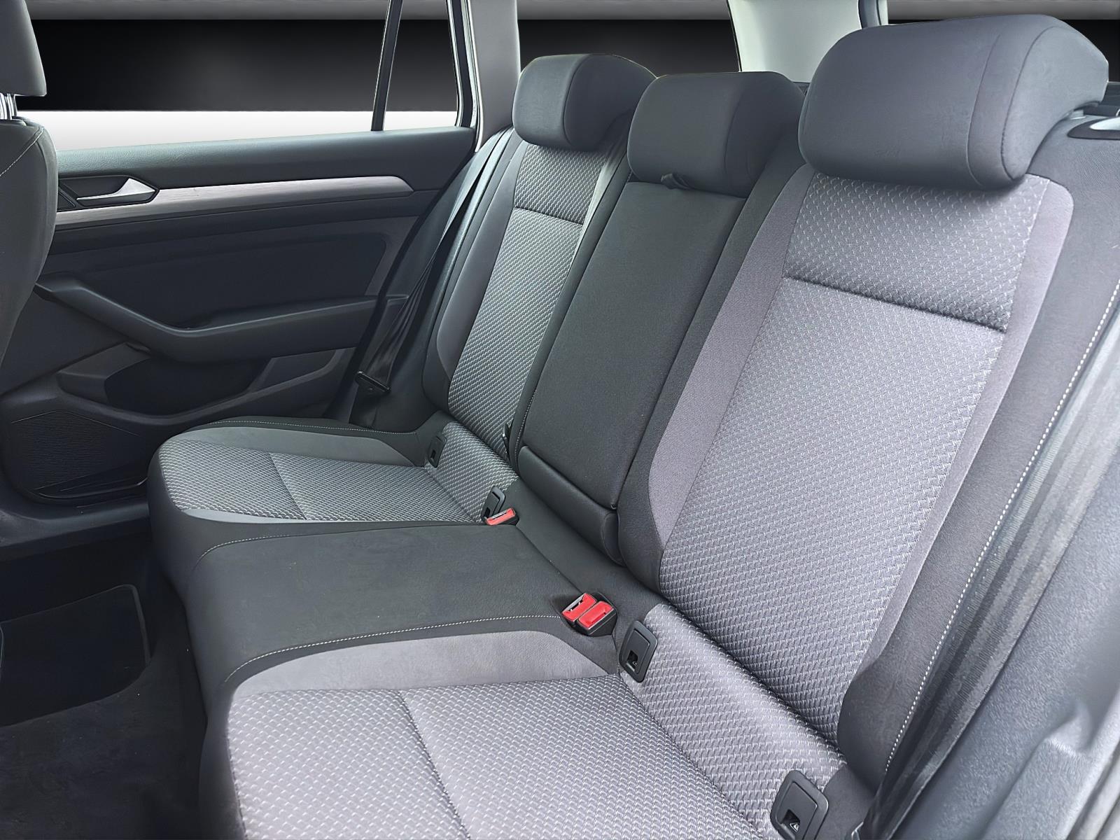 Volkswagen Passat Variant 1.5 TSI NAVI KAMERA LED PDC