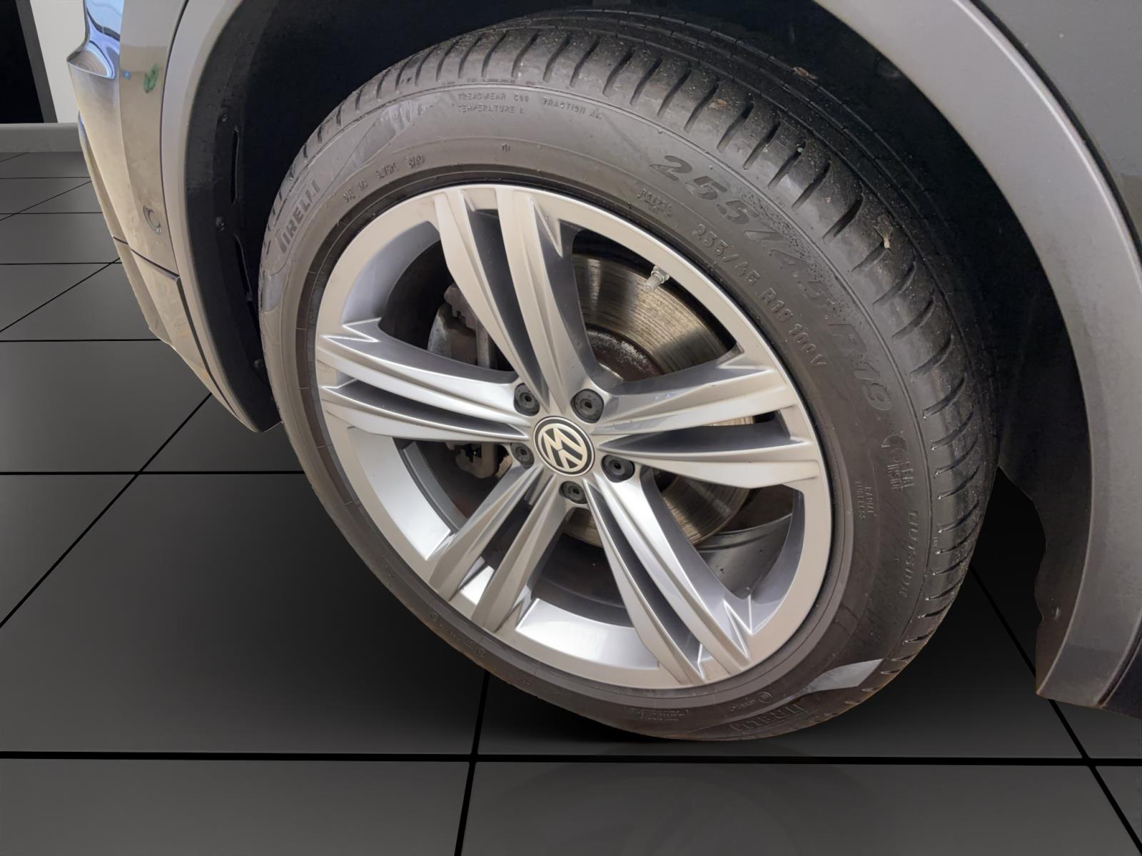 Volkswagen Tiguan 2.0 TSI DSG 4M R-LINE PANO NAVI AHK ACC