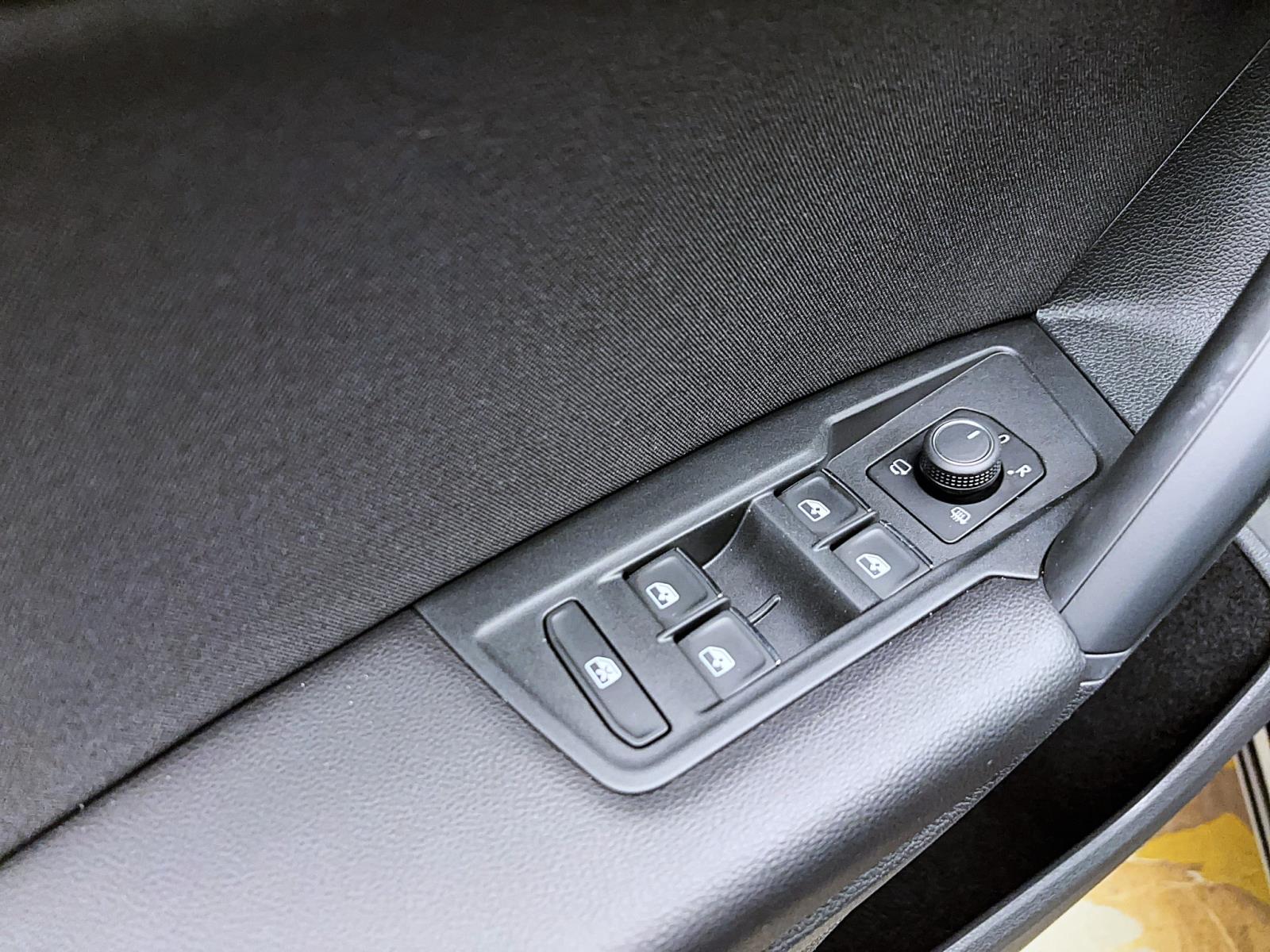 Volkswagen Tiguan 2.0 TSI DSG 4M R-LINE PANO NAVI AHK ACC