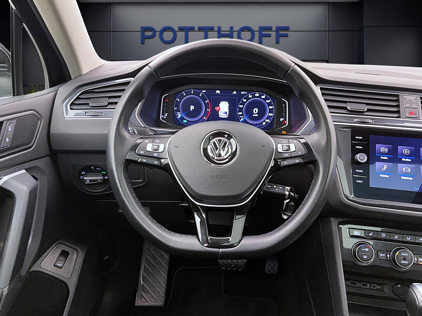 Volkswagen Tiguan 2.0 TSI DSG 4M R-LINE PANO NAVI AHK ACC