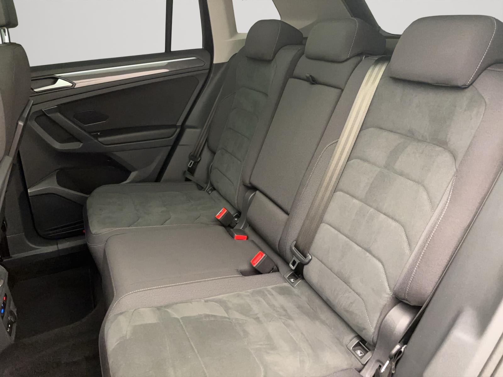 Volkswagen Tiguan 2.0 TSI DSG 4M R-LINE PANO NAVI AHK ACC