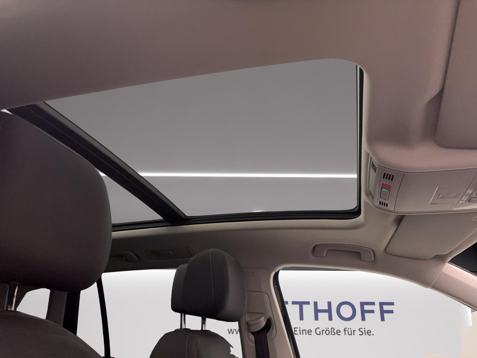 Volkswagen Tiguan 2.0 TSI DSG 4M R-LINE PANO NAVI AHK ACC