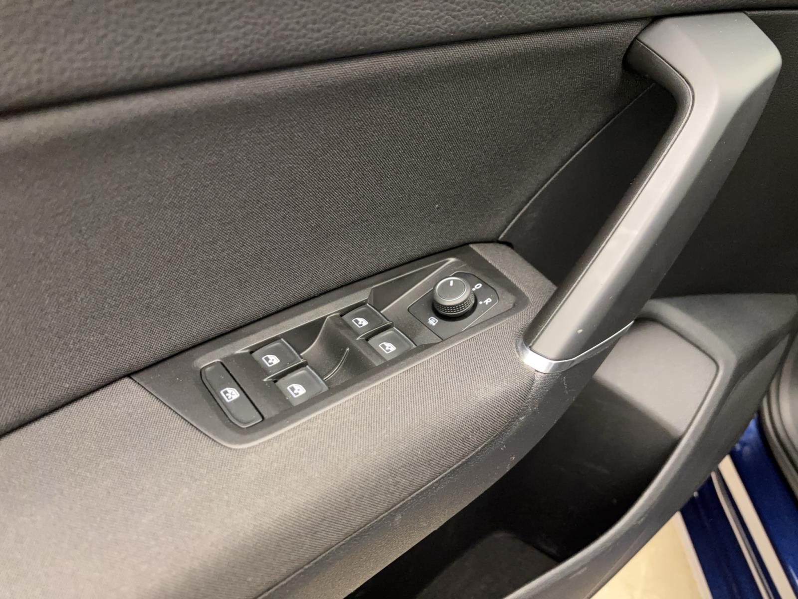 Volkswagen Touran 2.0 TDI DSG Highline Navi LED PDC Sitzhzg GRA FrontAssist
