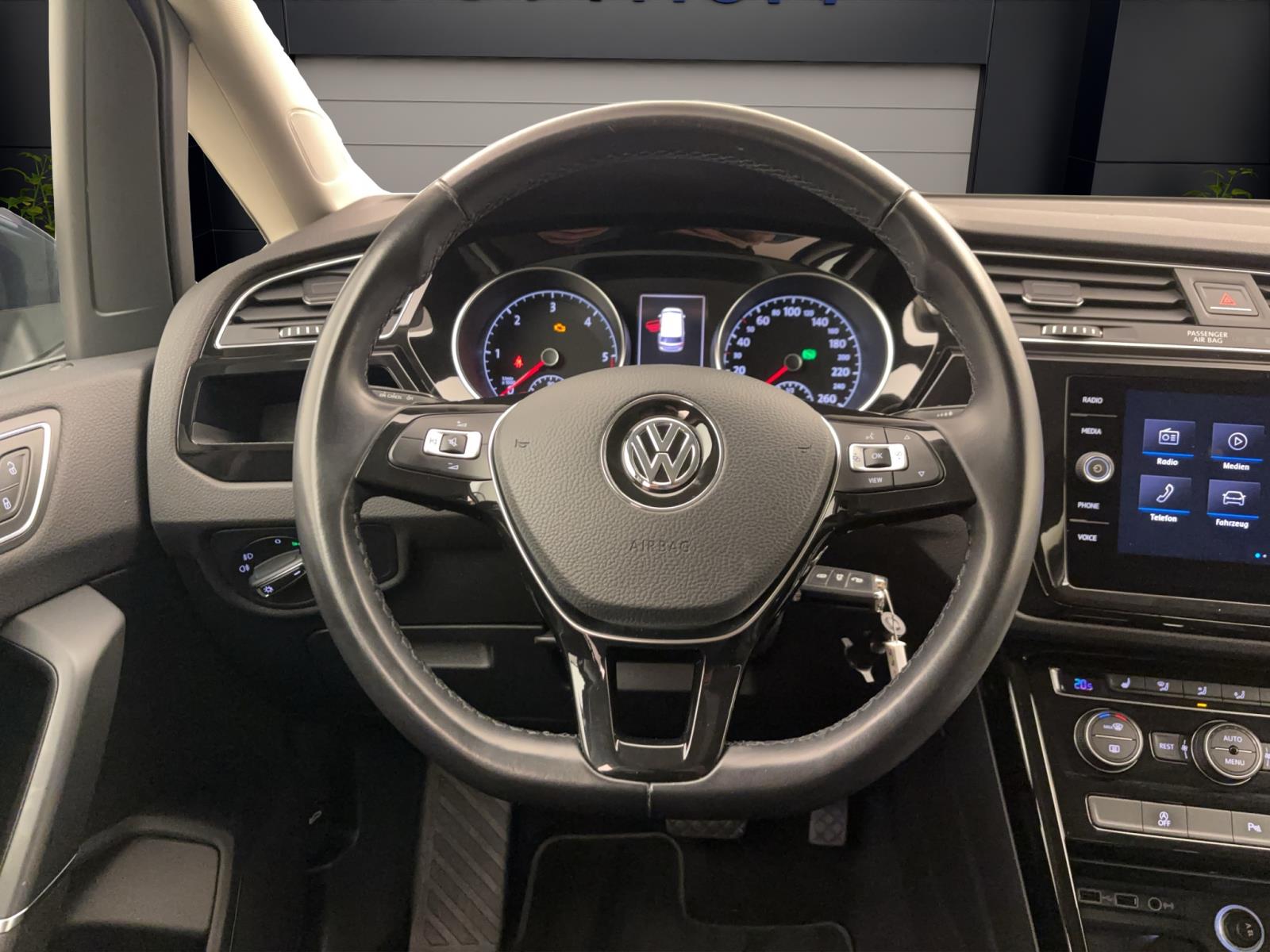 Volkswagen Touran 2.0 TDI DSG Highline Navi LED PDC Sitzhzg GRA FrontAssist