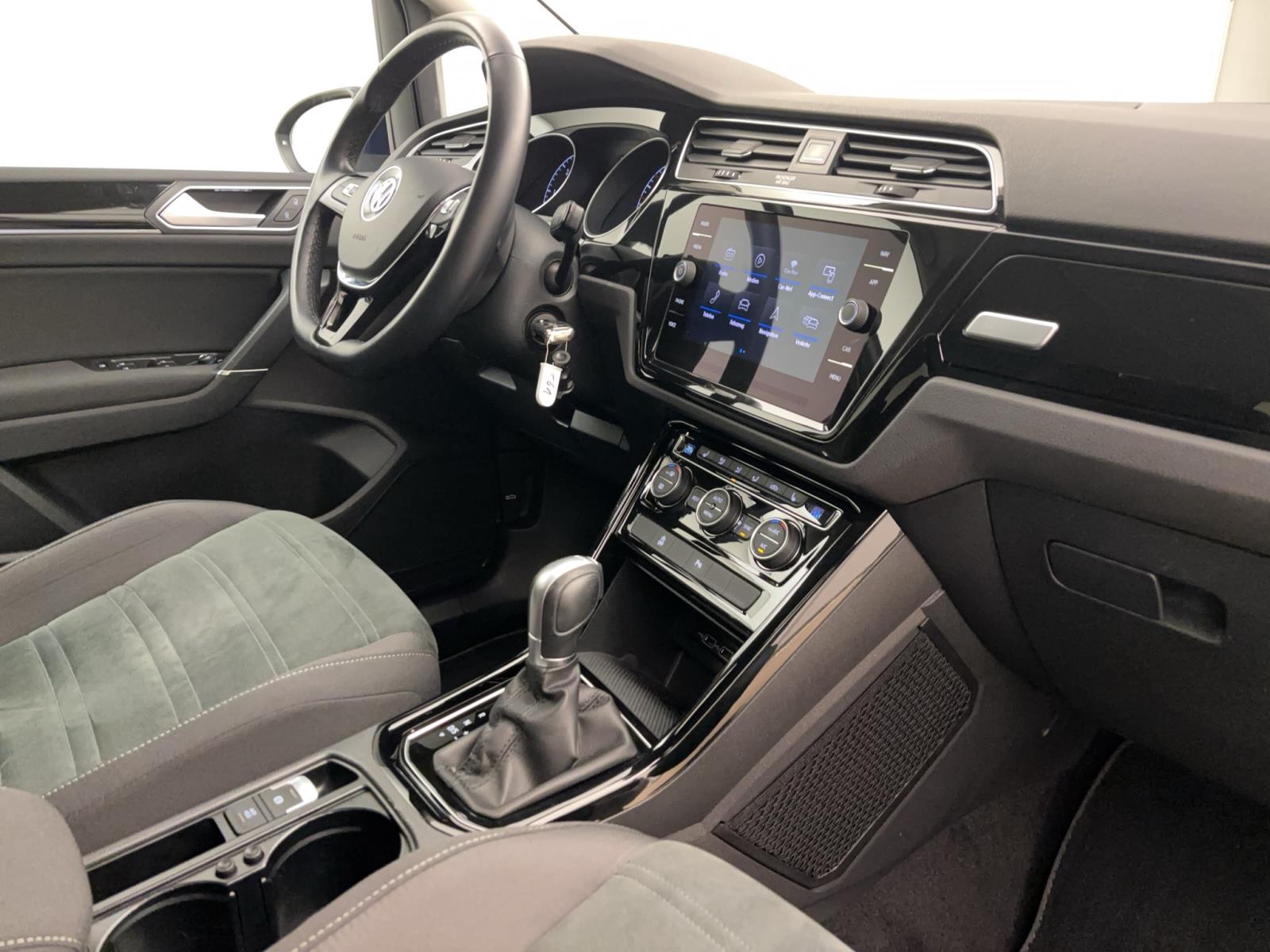 Volkswagen Touran 2.0 TDI DSG Highline Navi LED PDC Sitzhzg GRA FrontAssist