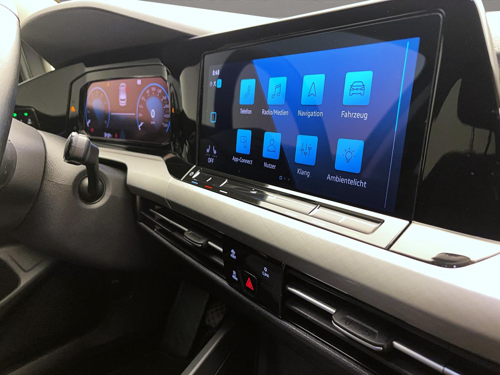 Volkswagen Golf 8 1.5 TSI Life Navi LED PDC Sitzhzg ACC LaneAssist