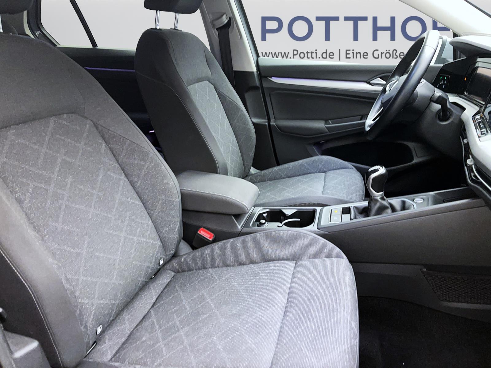 Volkswagen Golf 8 1.5 TSI Life Navi LED PDC Sitzhzg ACC LaneAssist