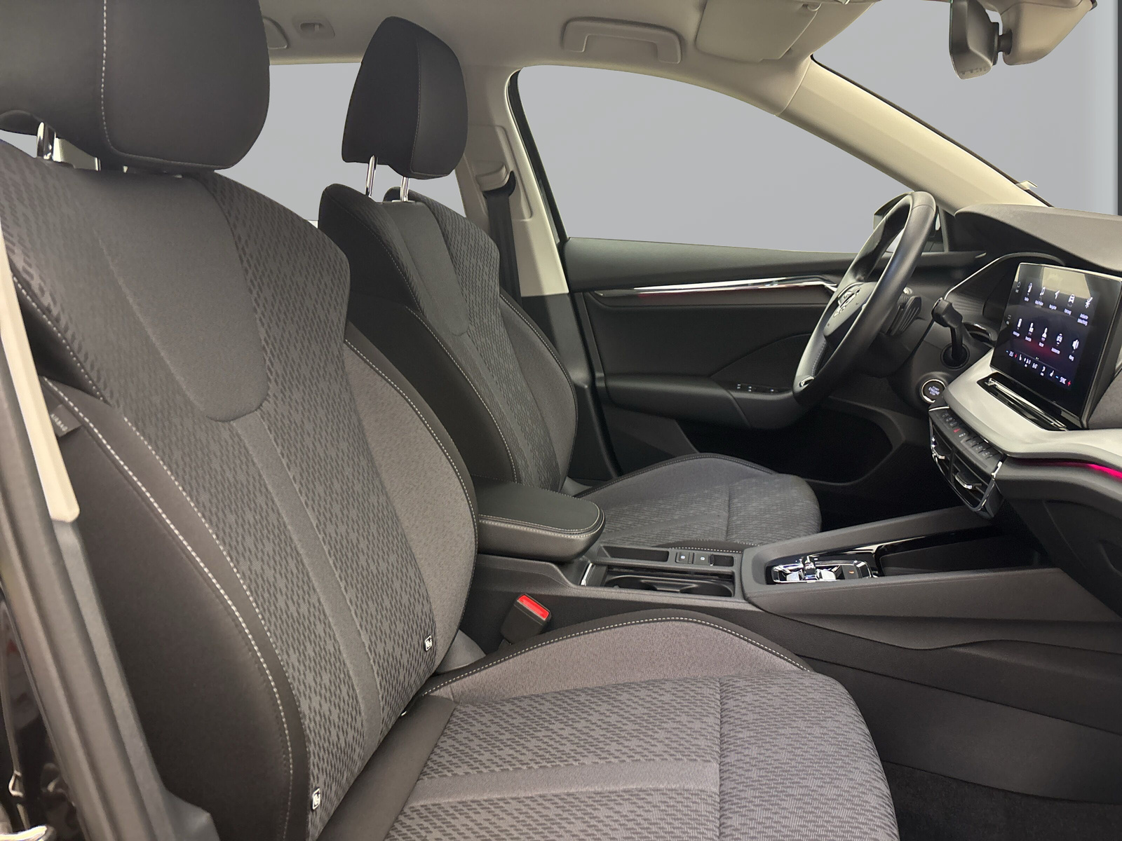 Skoda Octavia Combi 2.0 TDI DSG First Edition Navi LED PDC Sitzhzg GRA FrontAssist