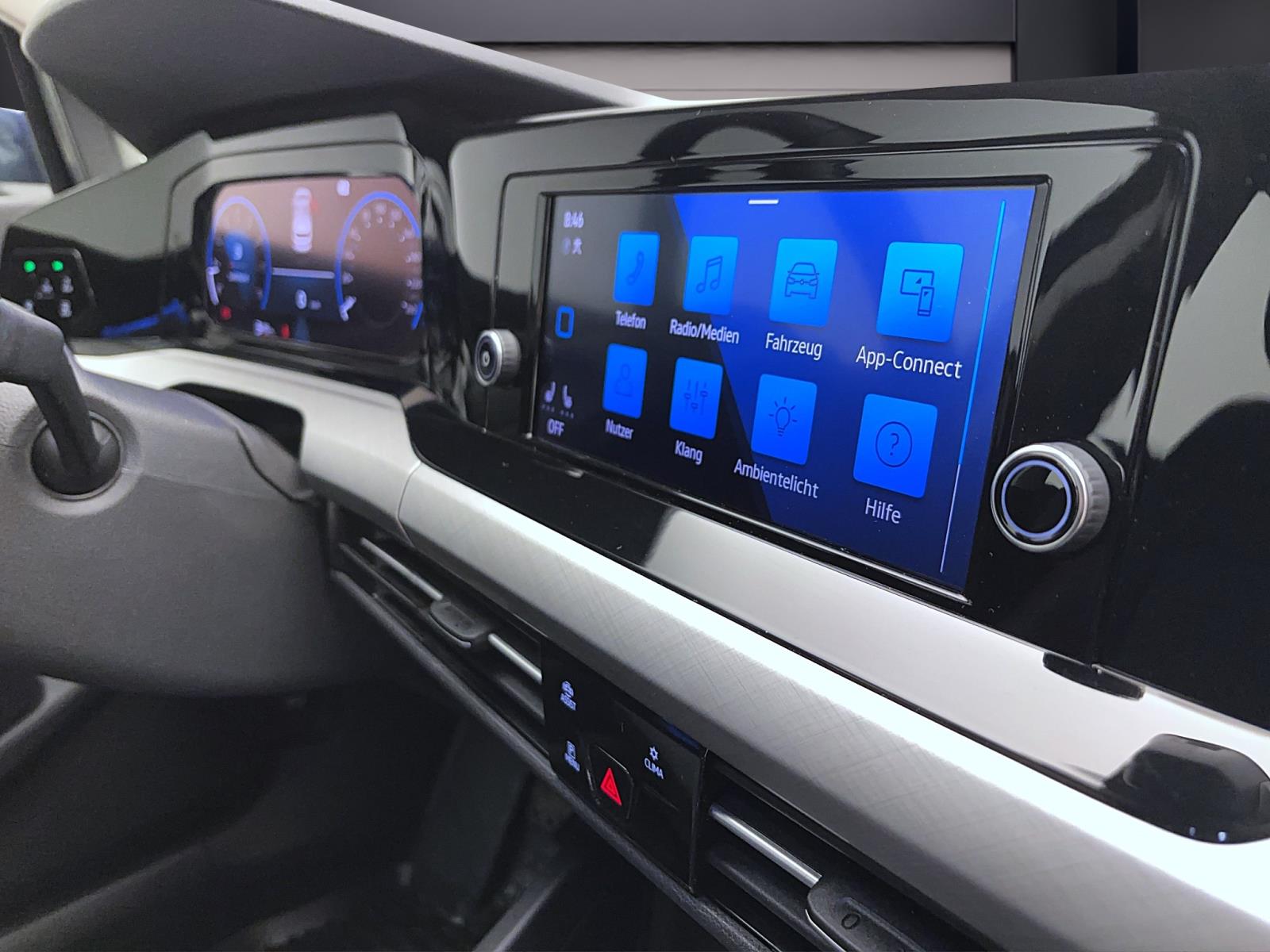 Volkswagen Golf 8 1.5 TSI Life LED PDC Sitzhzg AppConnect LaneAssist