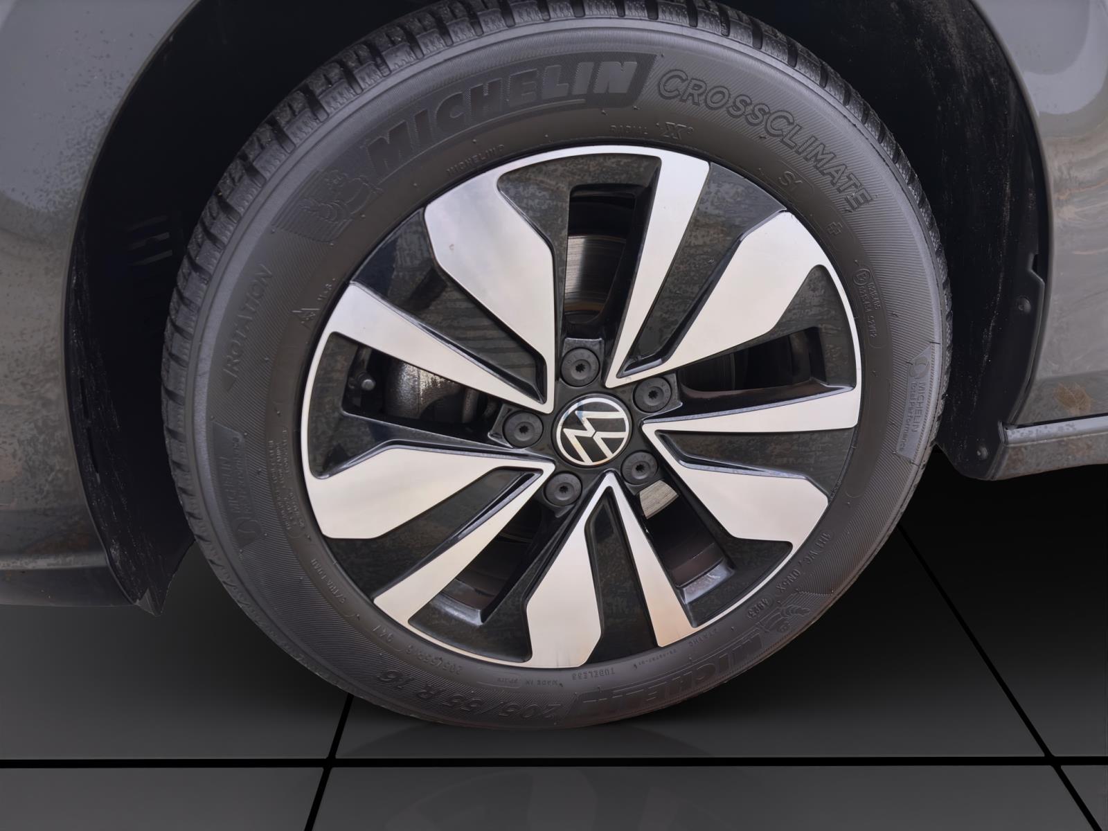Volkswagen Golf 8 2.0 TDI DSG Move AHK ACC PDC Kamera LED Navi AppConnect