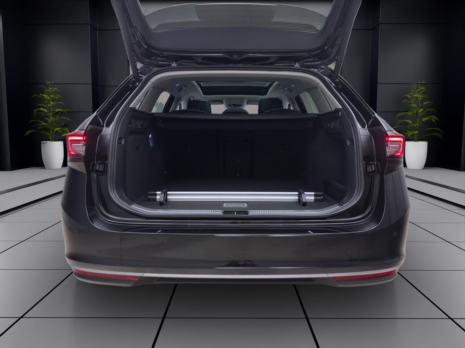 Bild 3: Skoda Superb Combi 2.0 TDI DSG L&K PANO STDHZG MATRIX PDC