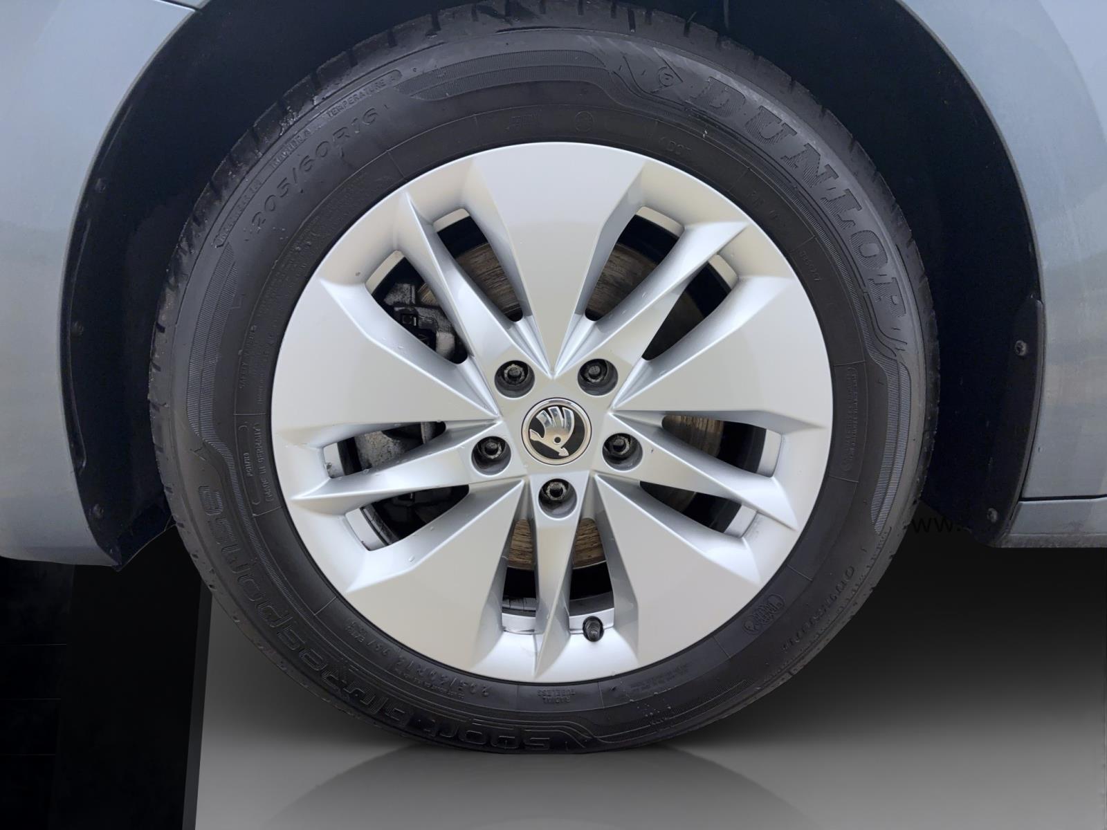 Skoda Octavia Combi 2.0 TDI DSG Ambition ACC PDC LED Navi SmartLink Sitzhzg