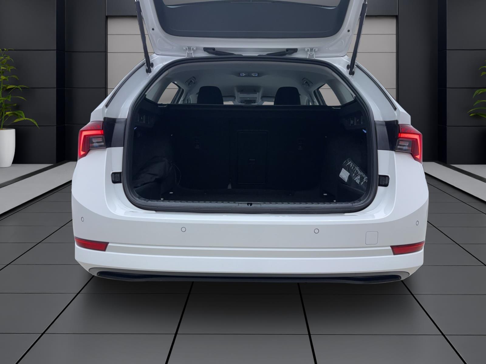 Skoda Octavia Combi 2.0 TDI STYLE AHK NAVI PDC LED HuD
