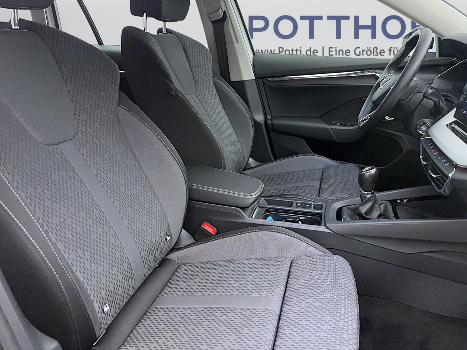 Skoda Octavia Combi 2.0 TDI STYLE AHK NAVI PDC LED HuD