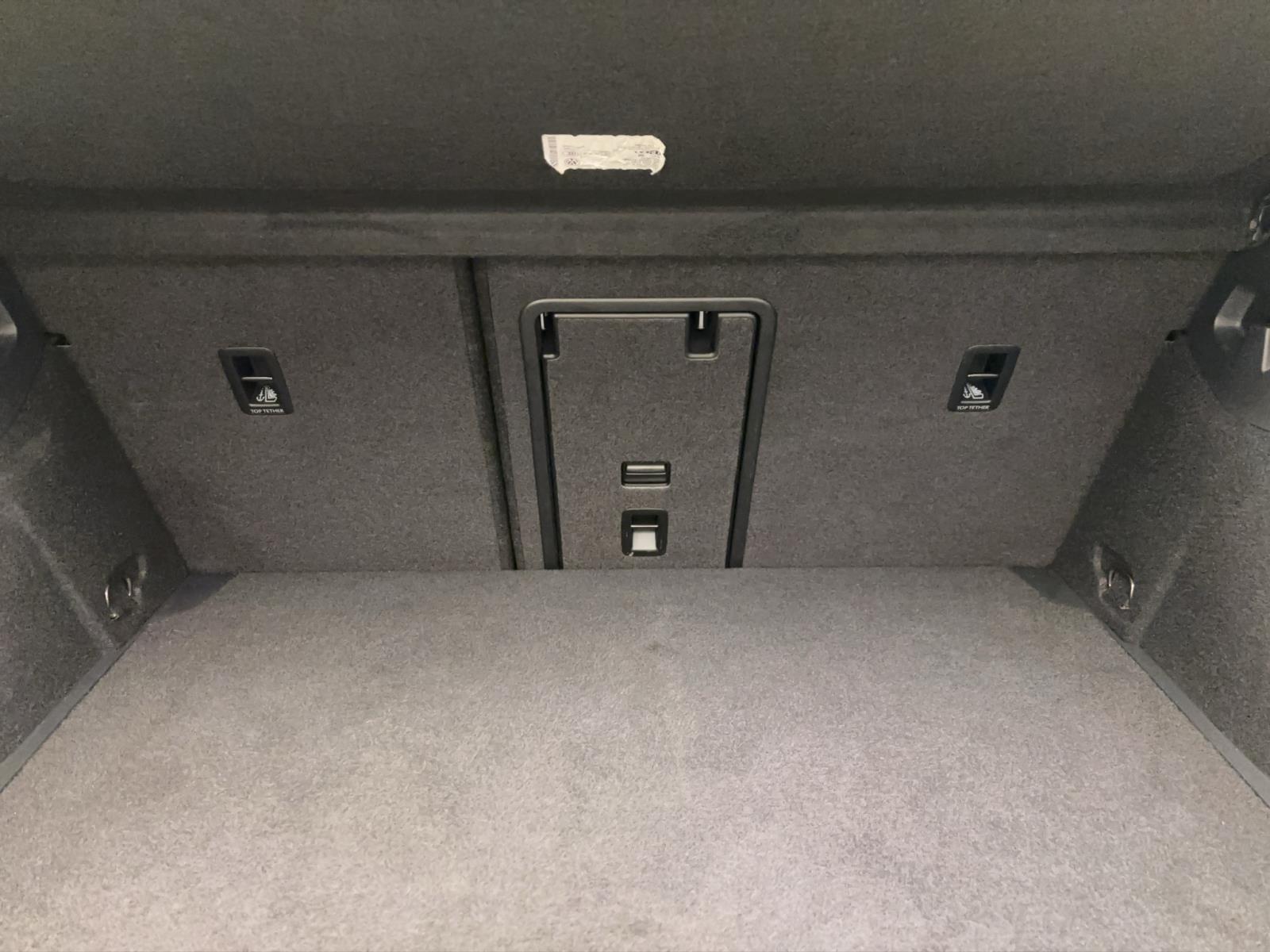 Volkswagen Golf 8 1.5 TSI Life ACC ParkAssist LED Navi AppConnect