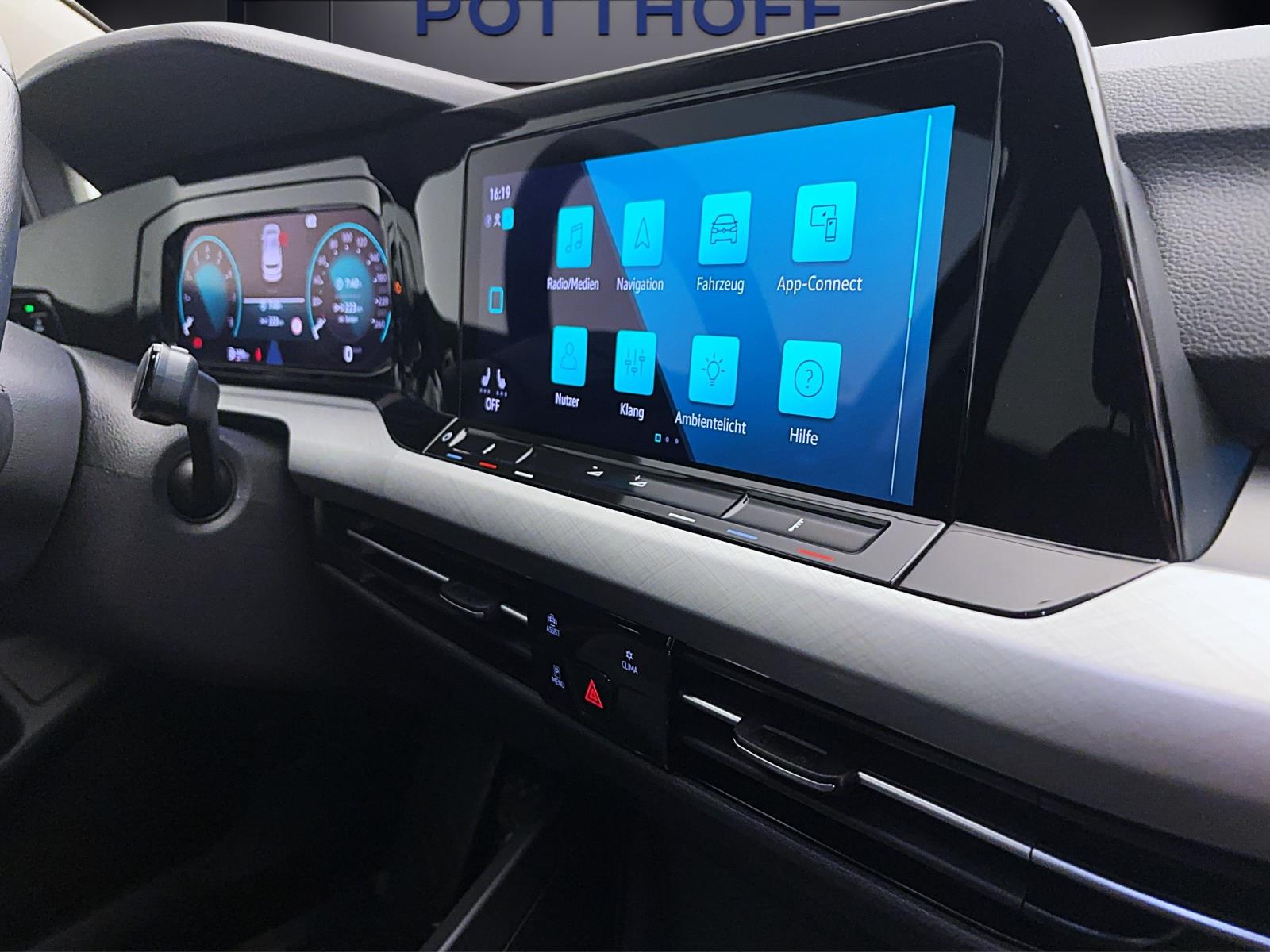 Volkswagen Golf 8 1.5 TSI Life ACC ParkAssist LED Navi AppConnect