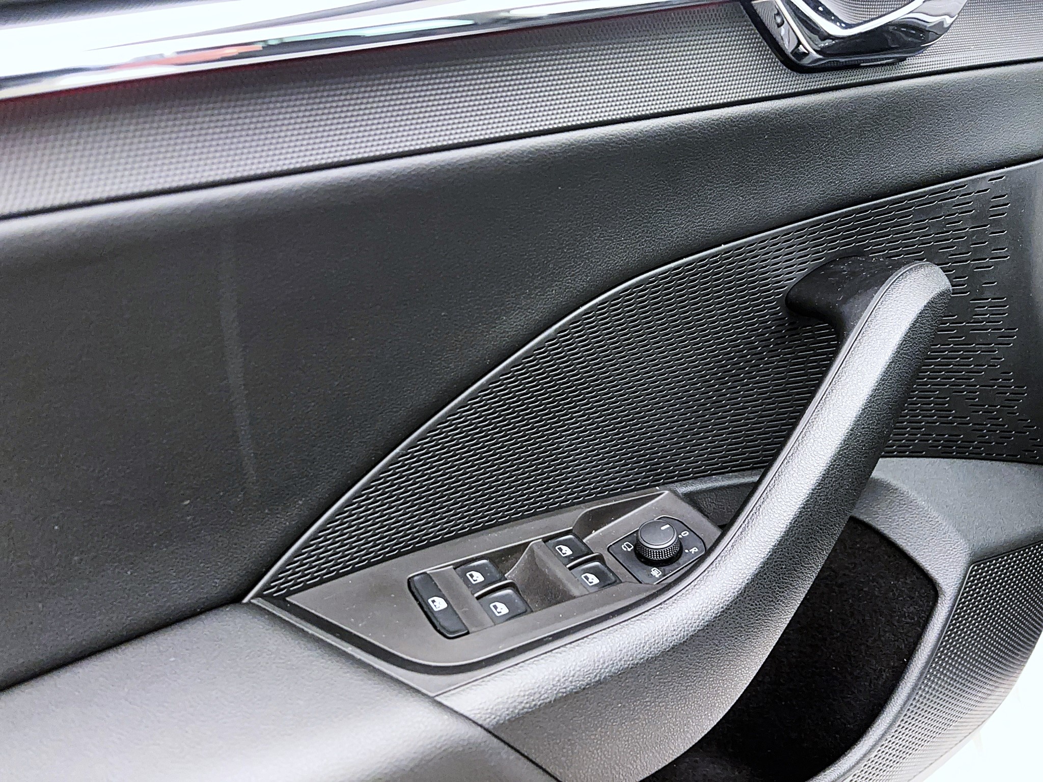 Skoda Octavia Combi 2.0 TDI DSG Style AHK ACC PDC Kamera LED Navi Kessy HUD