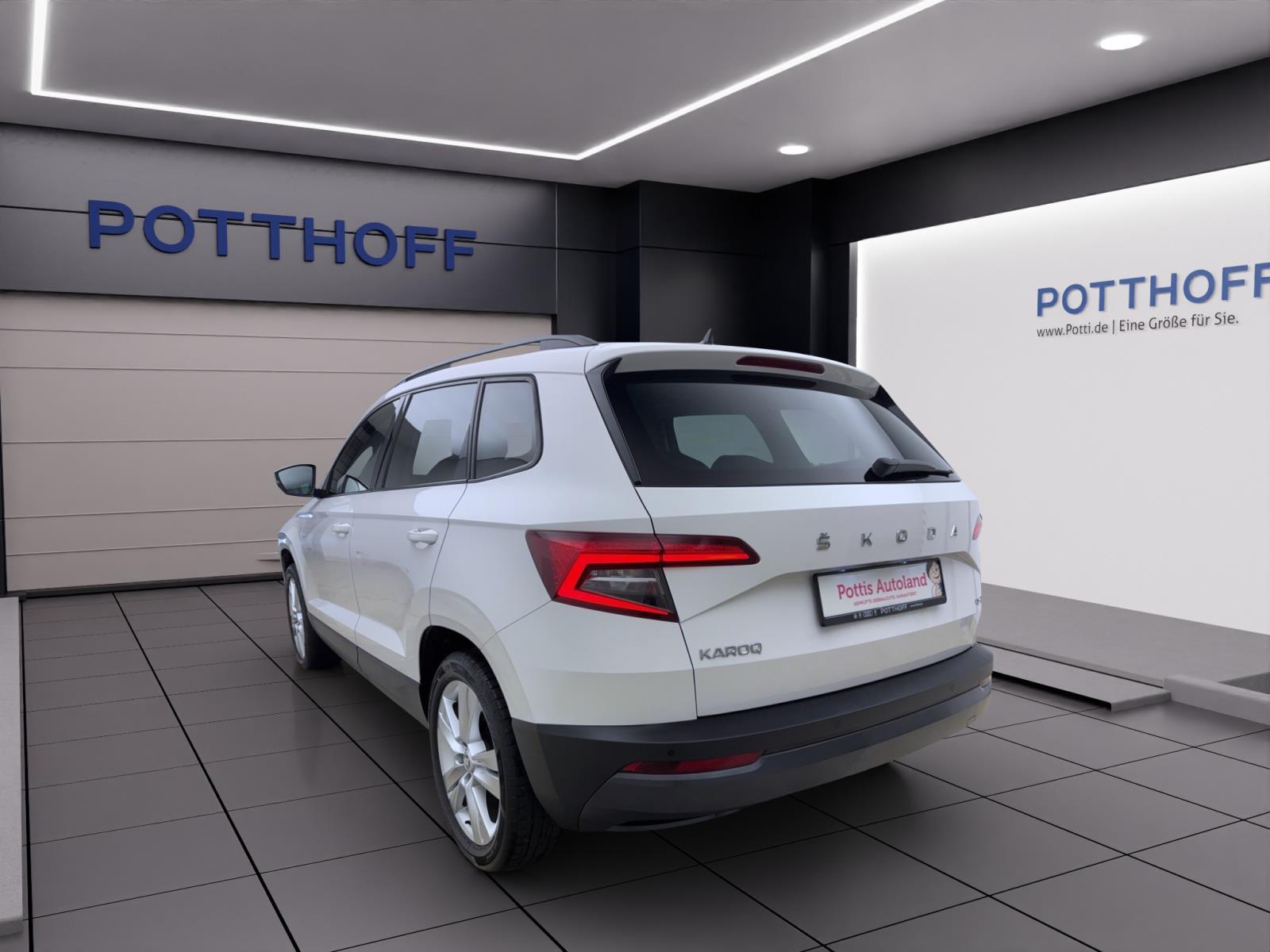 Skoda Karoq 2.0 TDI DSG Style 4x4 AHK PDC LED Navi AppConnect Sitzhzg