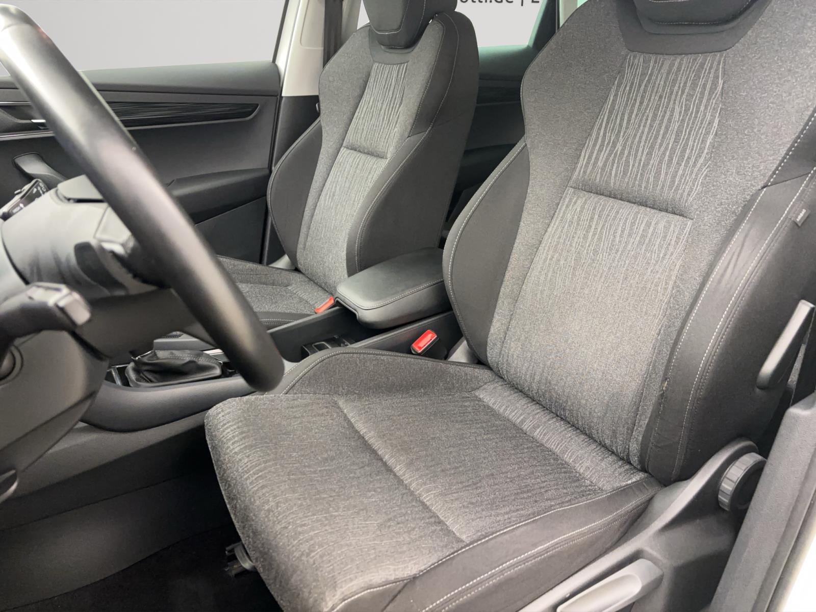 Skoda Karoq 2.0 TDI DSG Style 4x4 AHK PDC LED Navi AppConnect Sitzhzg