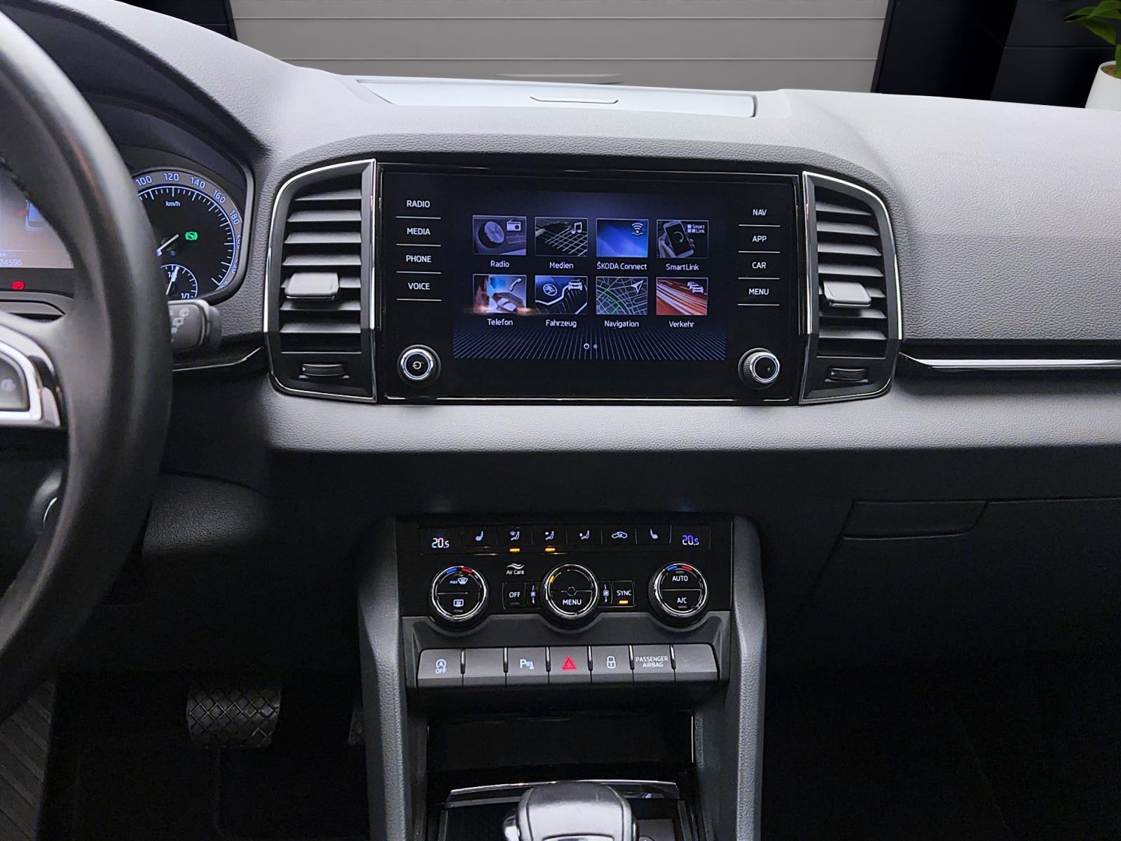 Skoda Karoq 2.0 TDI DSG Style 4x4 AHK PDC LED Navi AppConnect Sitzhzg