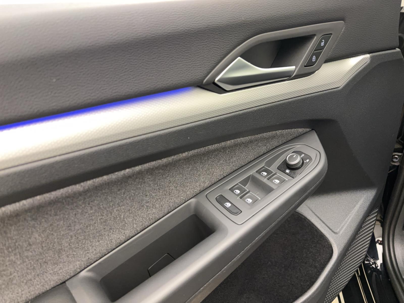 Volkswagen Golf 8 2.0 TDI DSG Move AHK ACC PDC Kamera LED Navi AppConnect