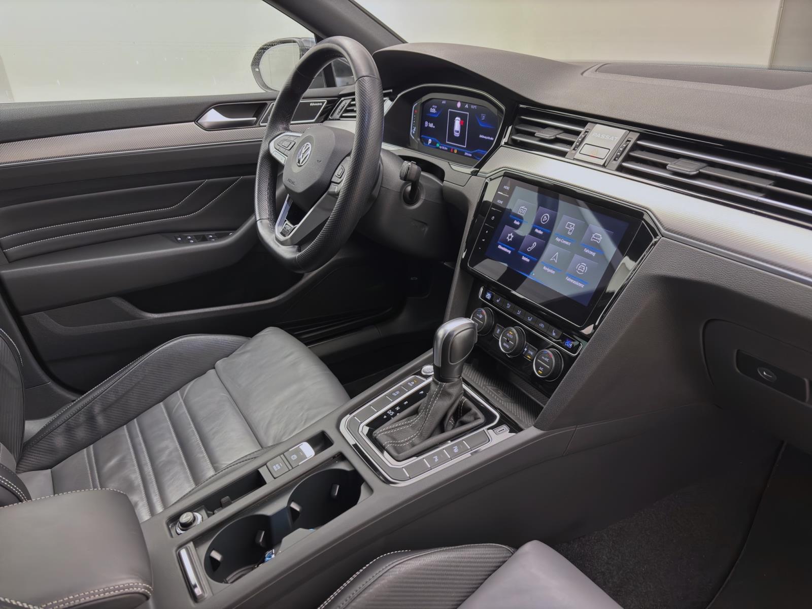 Volkswagen Passat Variant 2.0 TDI DSG R-Line Standhzg ACC DCC ParkAssist IQ.Light Navi