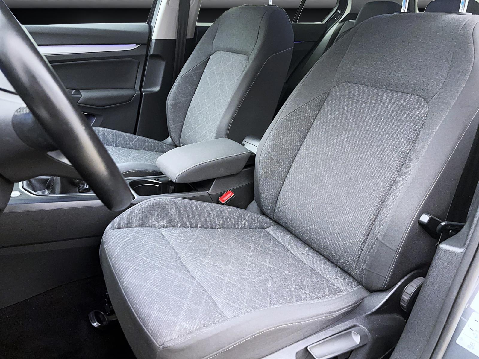 Volkswagen Golf 1.5 TSI LIFE NAVI ACC PDC LED