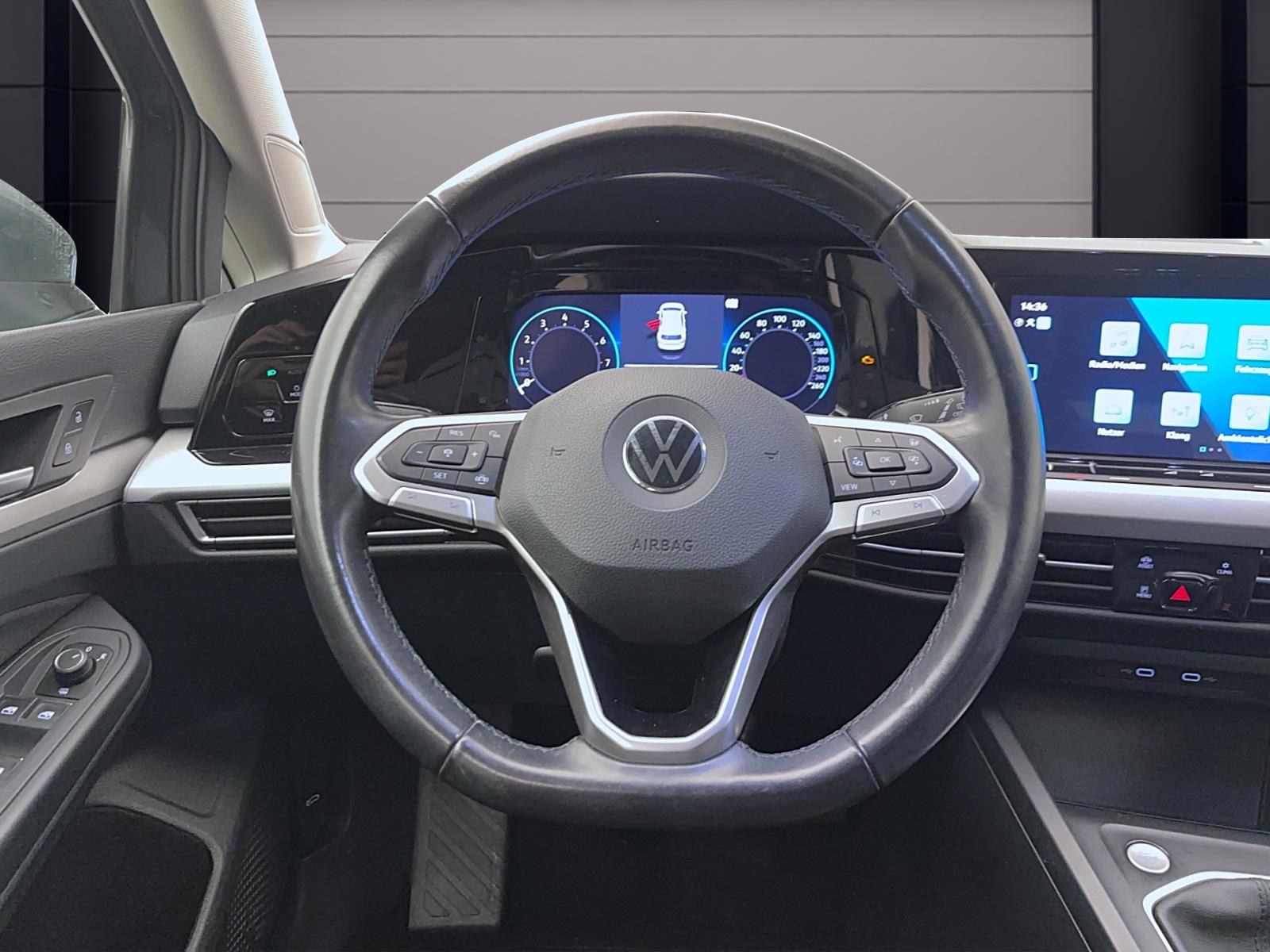 Volkswagen Golf 1.5 TSI LIFE NAVI ACC PDC LED