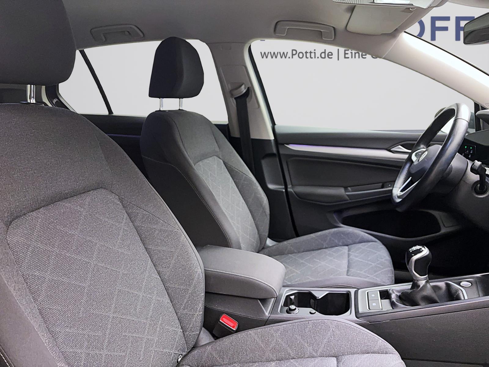 Volkswagen Golf 1.5 TSI LIFE NAVI ACC PDC LED