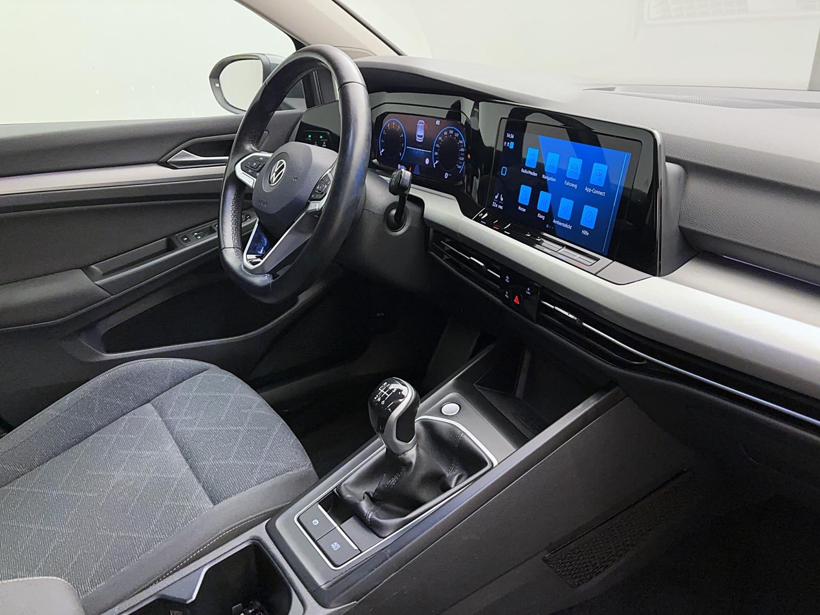 Volkswagen Golf 1.5 TSI LIFE NAVI ACC PDC LED
