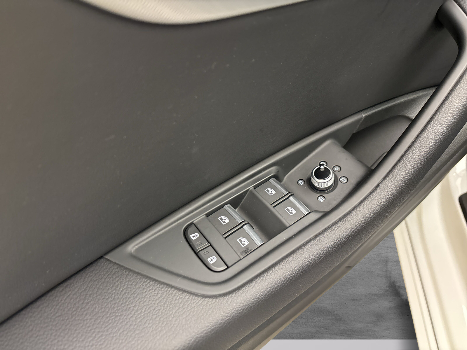 Audi A4 Avant 35 TDI advanced Pano ACC PDC Kamera LED Navi Sitzhzg