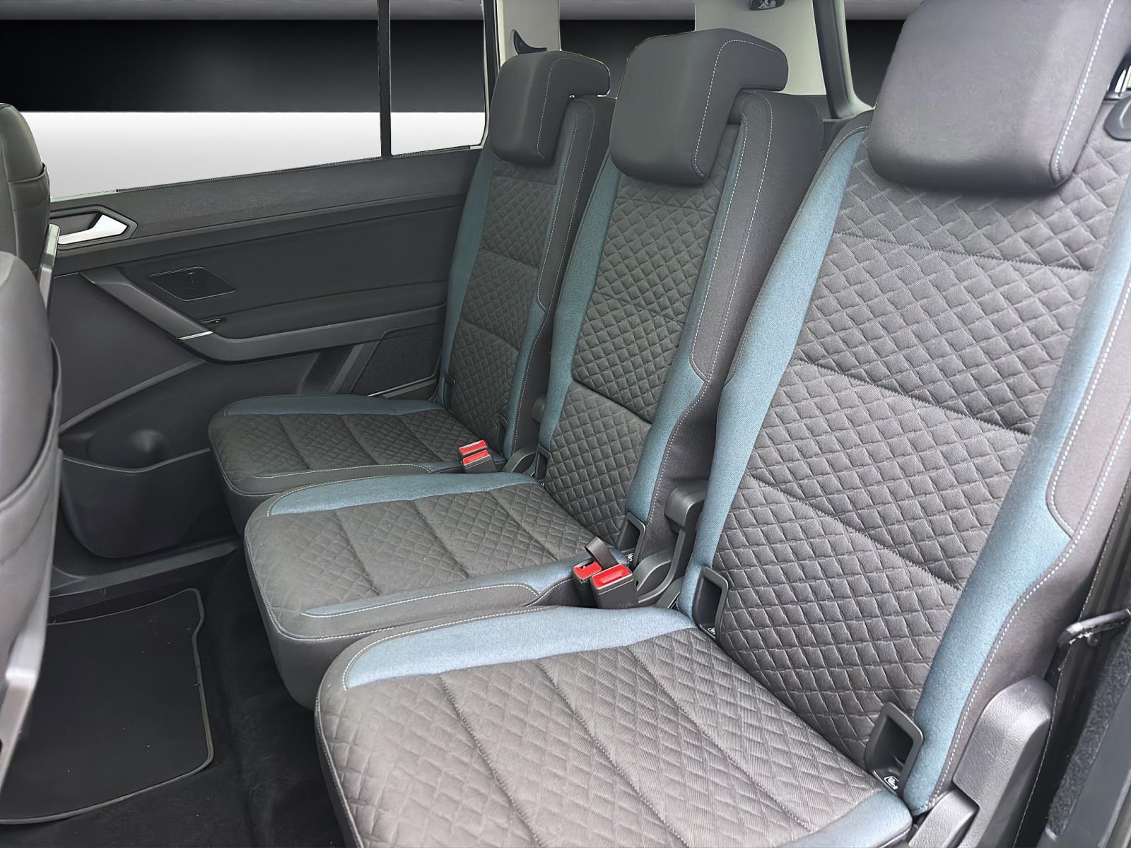 Volkswagen Touran 1.5 TSI R-Line Pano AHK ACC ParkAssist Kamera LED Navi