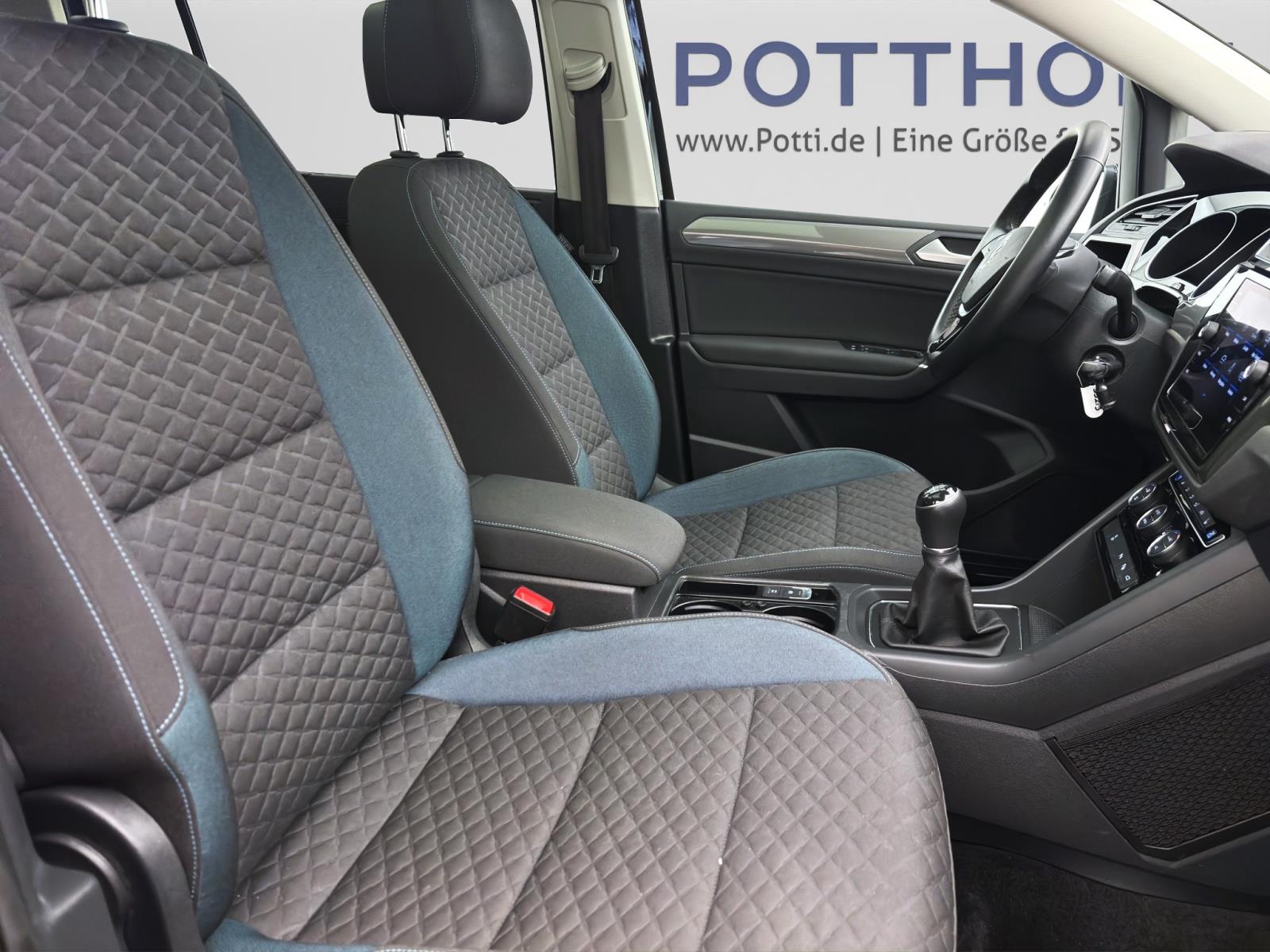 Volkswagen Touran 1.5 TSI R-Line Pano AHK ACC ParkAssist Kamera LED Navi