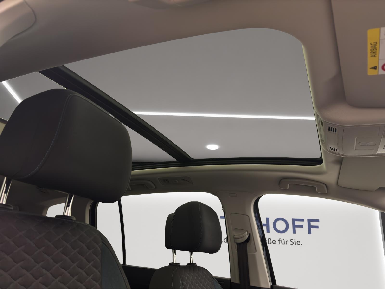 Volkswagen Touran 1.5 TSI R-Line Pano AHK ACC ParkAssist Kamera LED Navi