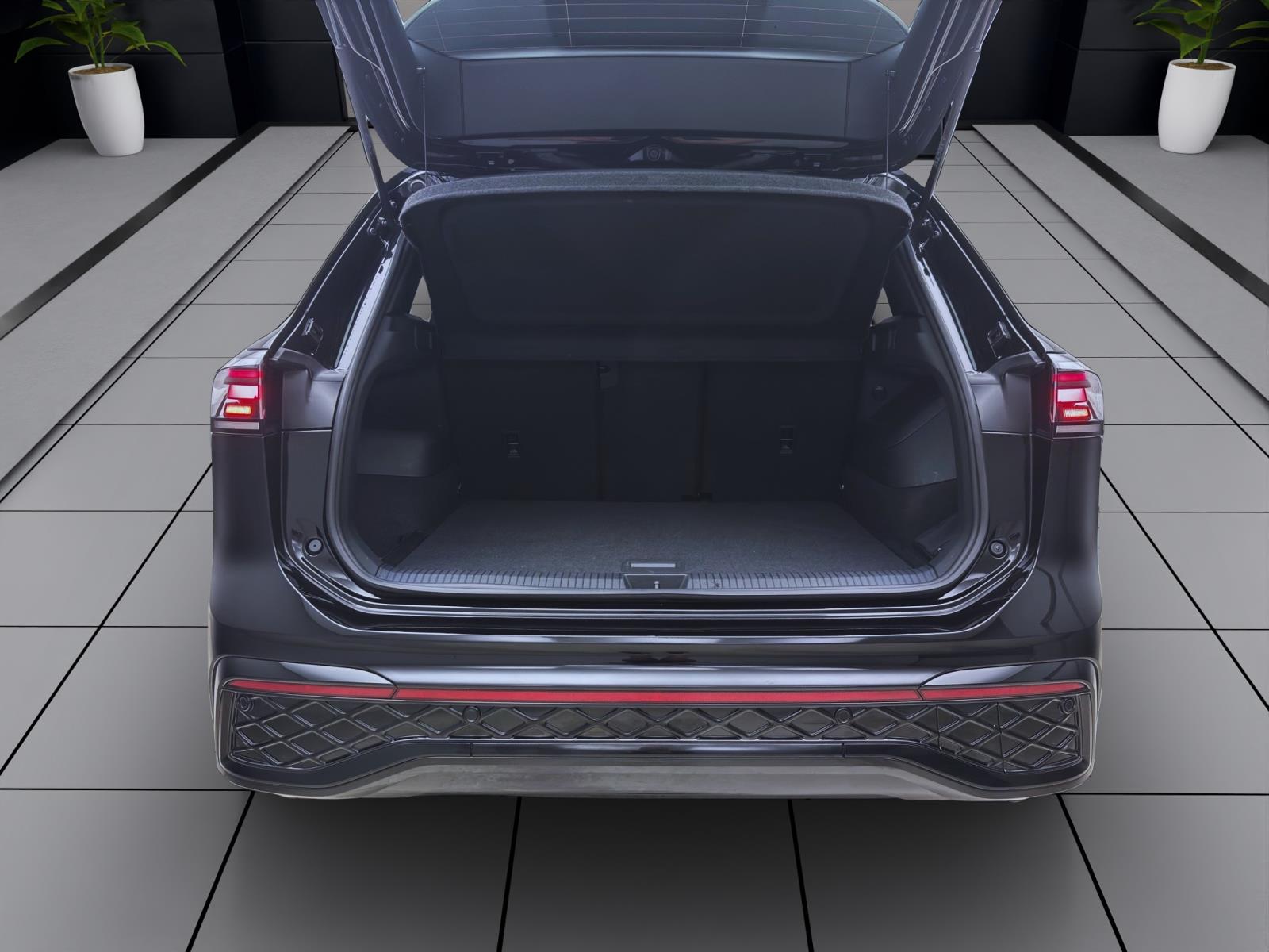 Bild 3: Volkswagen Tiguan 1.5 eTSI DSG R-LINE NAVI IQ.LIGHT AHK PDC