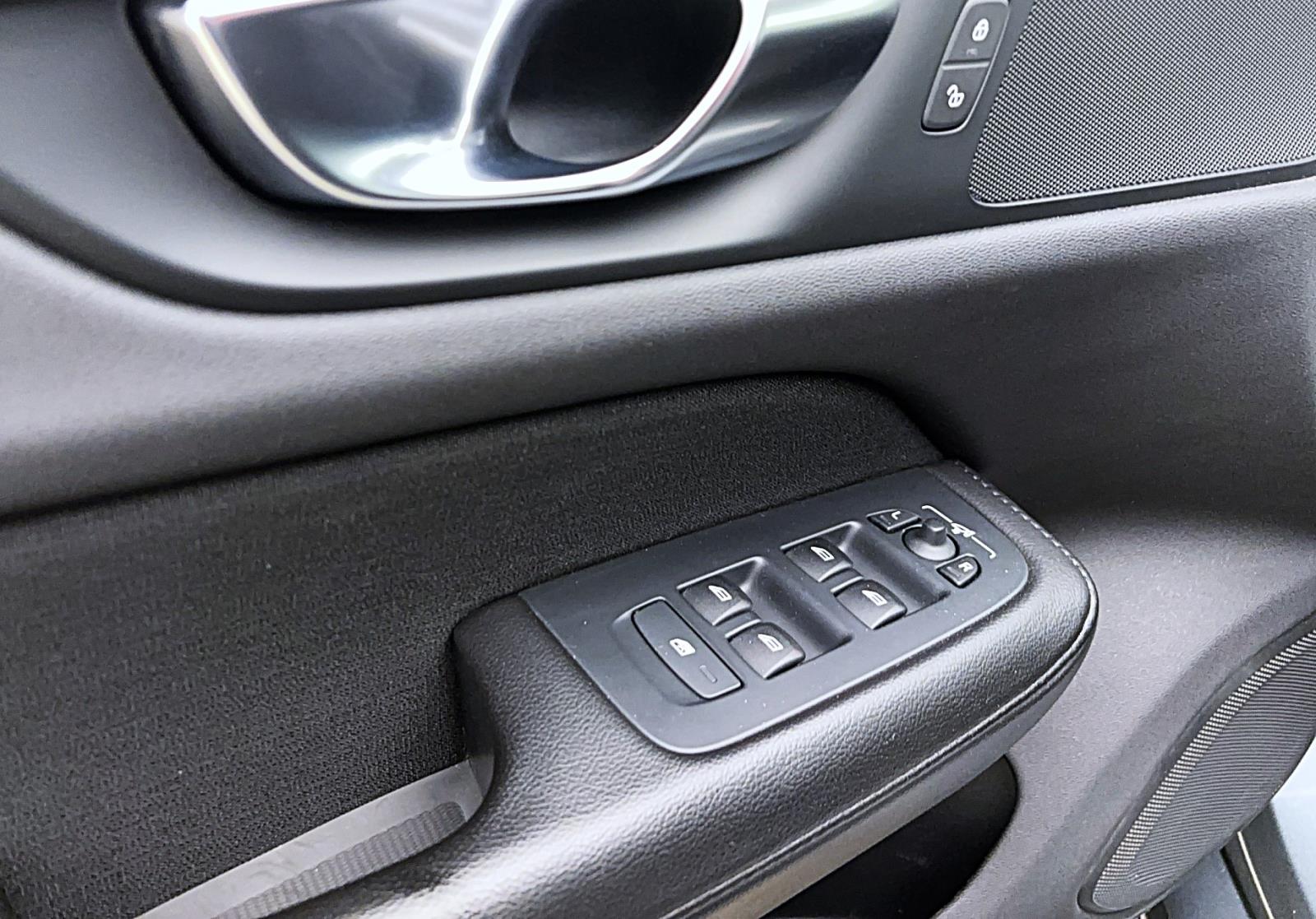 Volvo V60 B4 Momentum Pro Geartronic AHK PDC Kamera LED Navi Winter Tempo