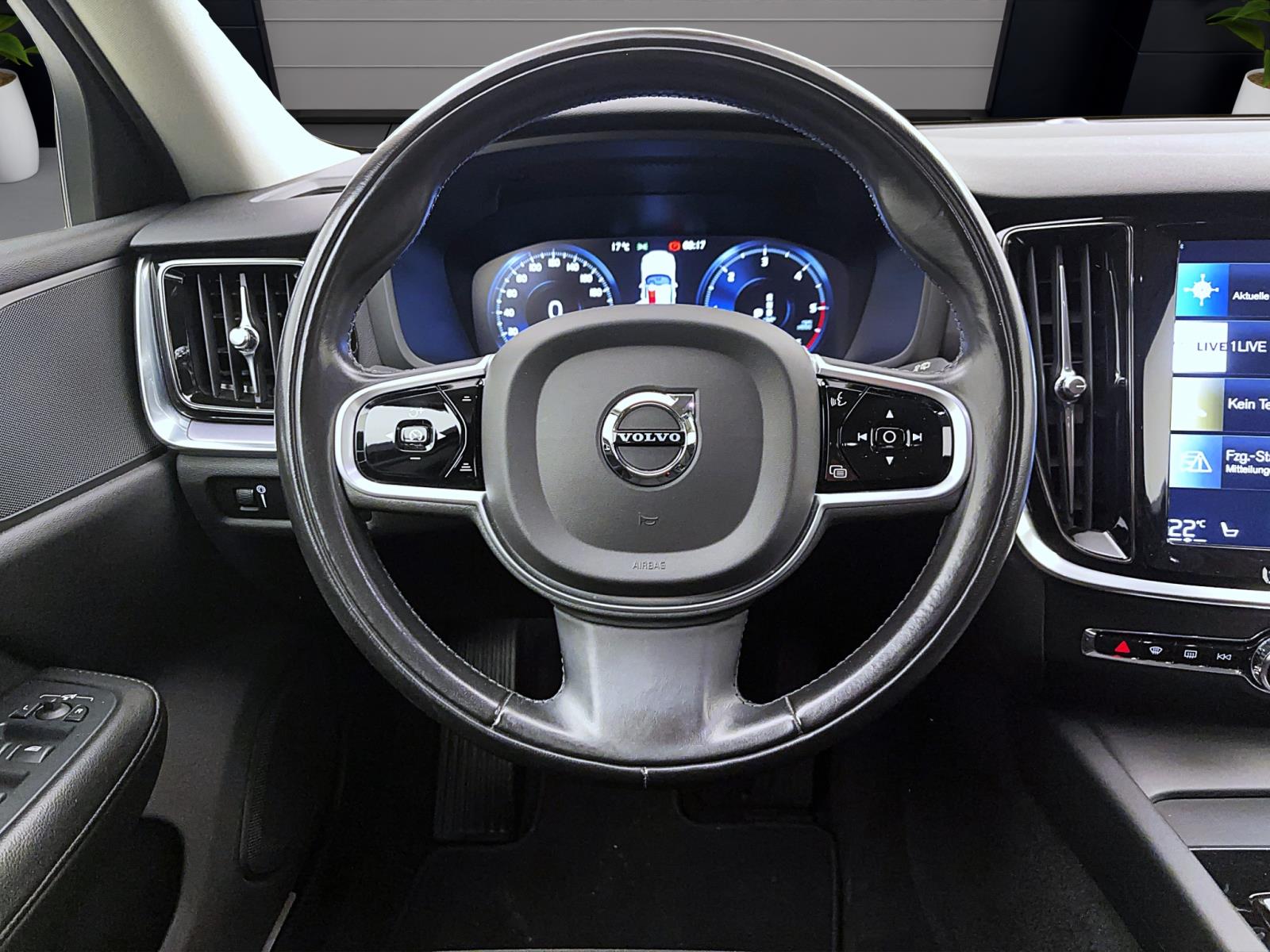 Volvo V60 B4 Momentum Pro Geartronic AHK PDC Kamera LED Navi Winter Tempo