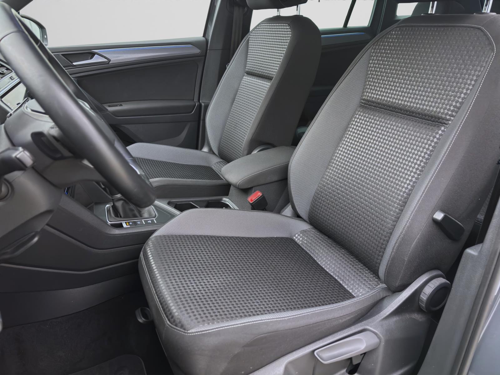 Volkswagen Tiguan 1.5 TSI DSG Active AHK ACC ParkAssist Kamera IQ.Light Navi