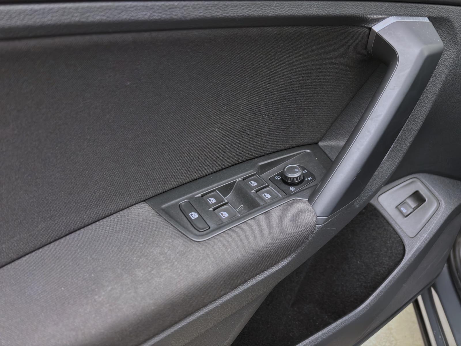 Volkswagen Tiguan 1.5 TSI DSG Active AHK ACC ParkAssist Kamera IQ.Light Navi