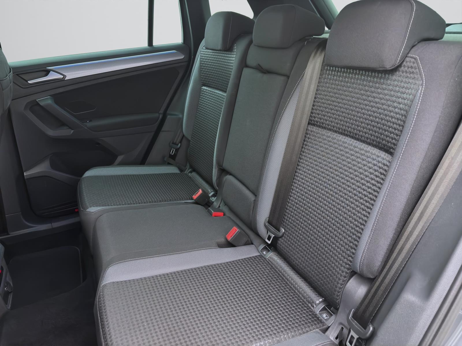 Volkswagen Tiguan 1.5 TSI DSG Active AHK ACC ParkAssist Kamera IQ.Light Navi